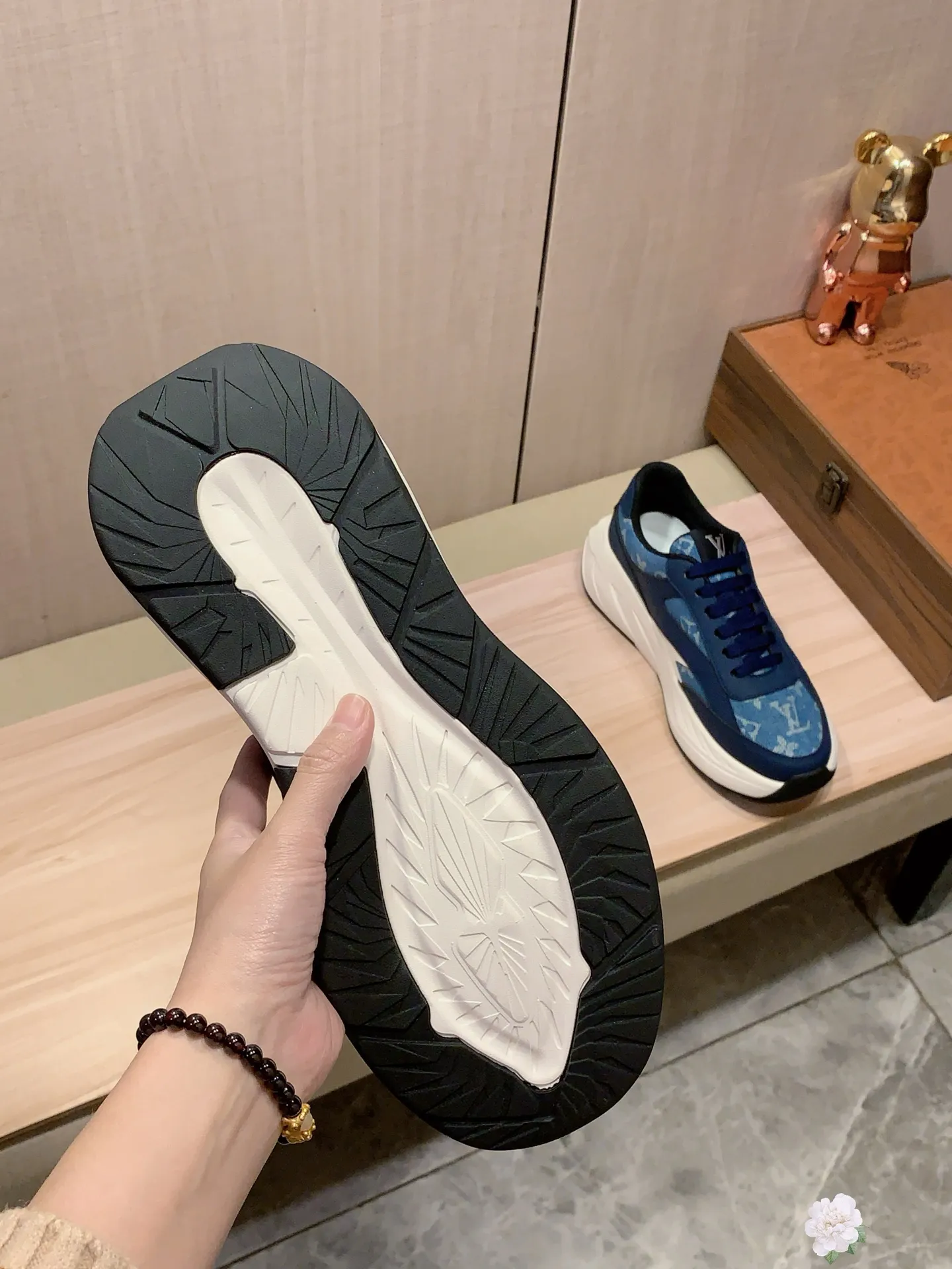 Men's Men's Shoes 💰460💰💰🎩🎩[Lightning][Lightning] "Lv*" The latest and most popular casual shoes, top brands [Seduce] Luxury ~ Purchasing Agency, Top ~ Quality. [Strong] The upper is made of imported breathable cowhide with material ➕ breathable sheepskin feet (•) and fine workmanship. The original stylish and stylish soft rubber wear-resistant and non-slip outsole is light and comfortable on the feet. The real thing looks better when photographed. 305: code: 38-44, 2️⃣ colors selected